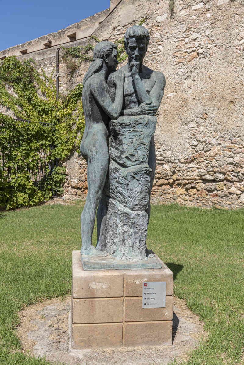 Tarragona - Tortosa 110 - jardines del Principe - grupos escultóricos de Santiago de Santiago 07 - Siete Momentos Estelares - 7f Pensando.jpg